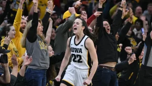 Iowa vs. Illinois highlights: Caitlin Clark notches triple-double, draws closer to scoring record